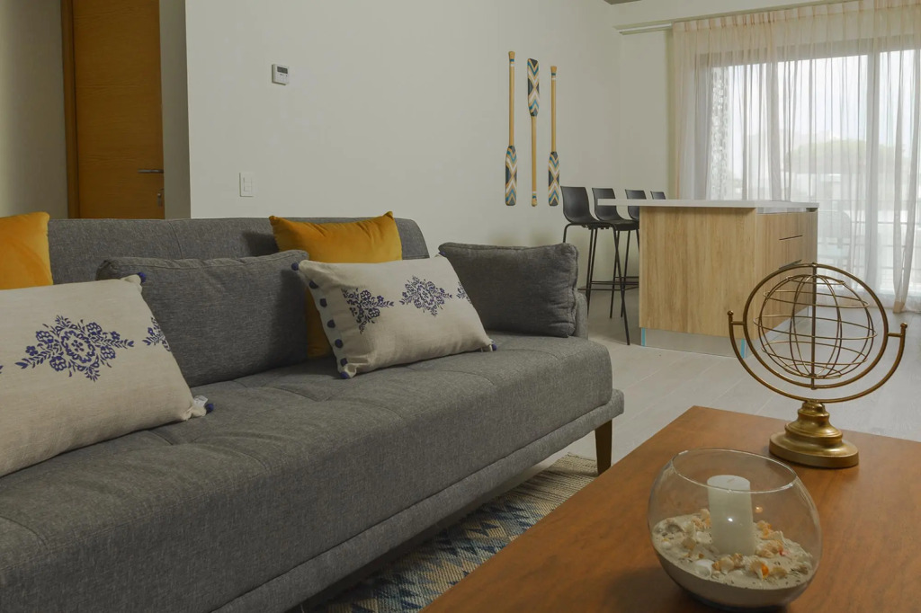 Entire modern apartment | 2 min walk to the beach | private rooftop pool