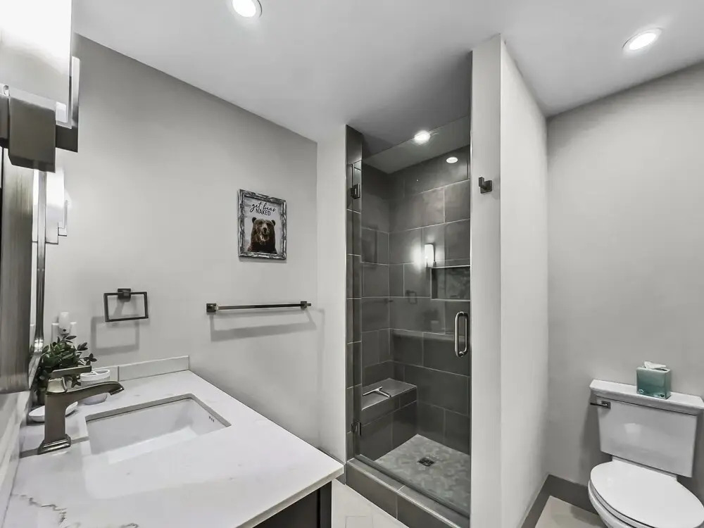 58b 2br 3ba 2 Bedroom Townhouse by RedAwning