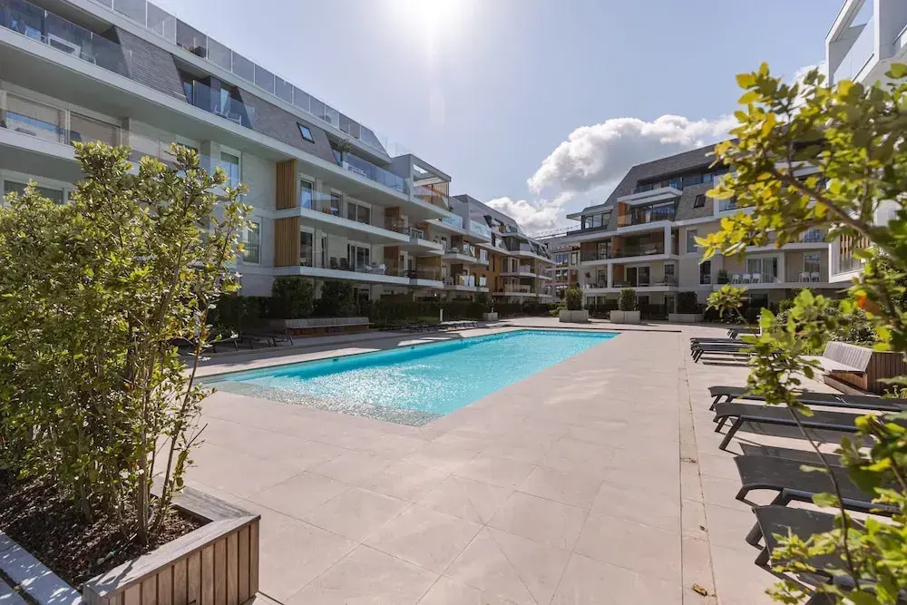 Beautiful Apartment With Pool Terrace and Parking