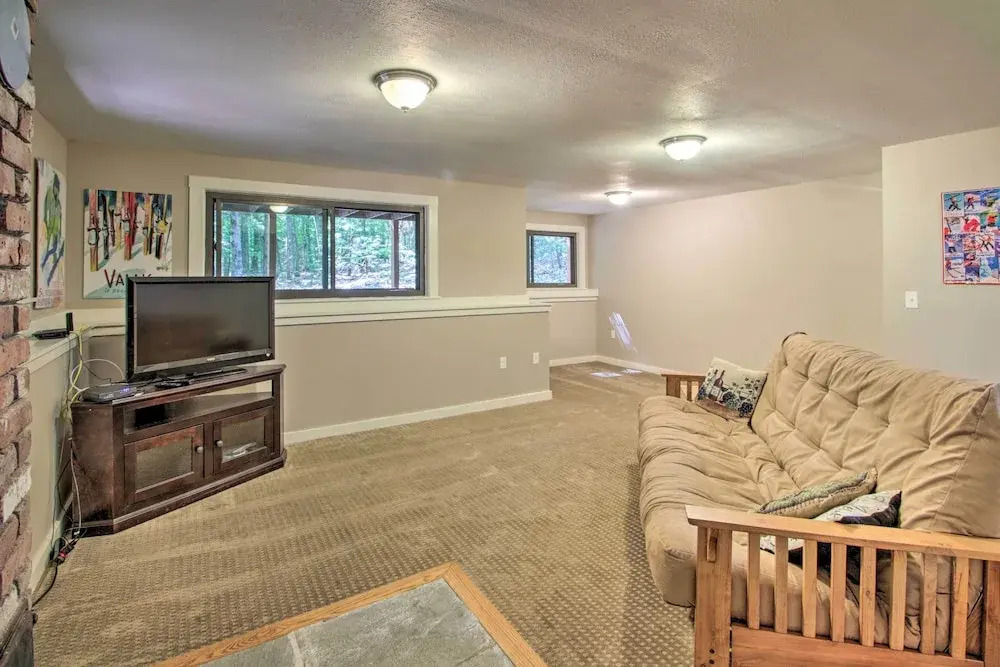 Quiet & Cozy White Mtns Getaway: 4 Mi to Cranmore!