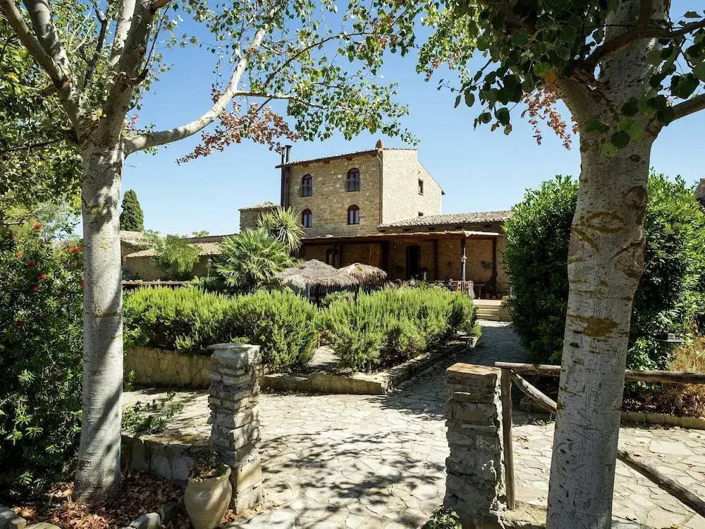 Gorgeous Holiday Home with Hot Tub, Whirlpool, Pool, Garden