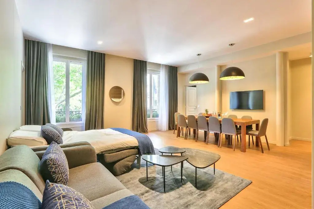 119 - Urban Spacious Apartment Sebastopol
