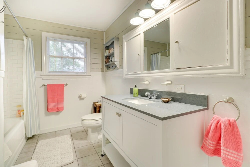 Charming Bryan Home - 3 Mi to Kyle Field!