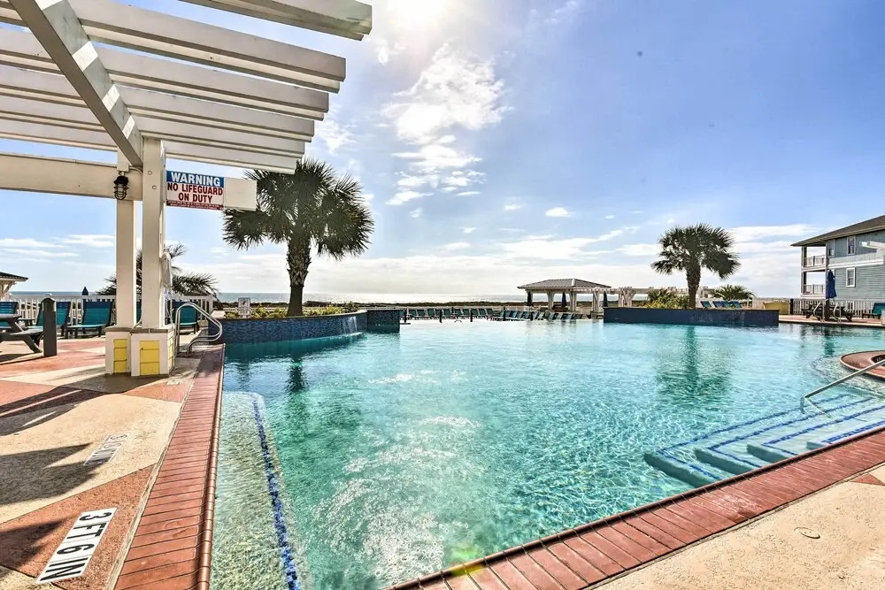 Beach Days & Resort-style Fun! Galveston Retreat