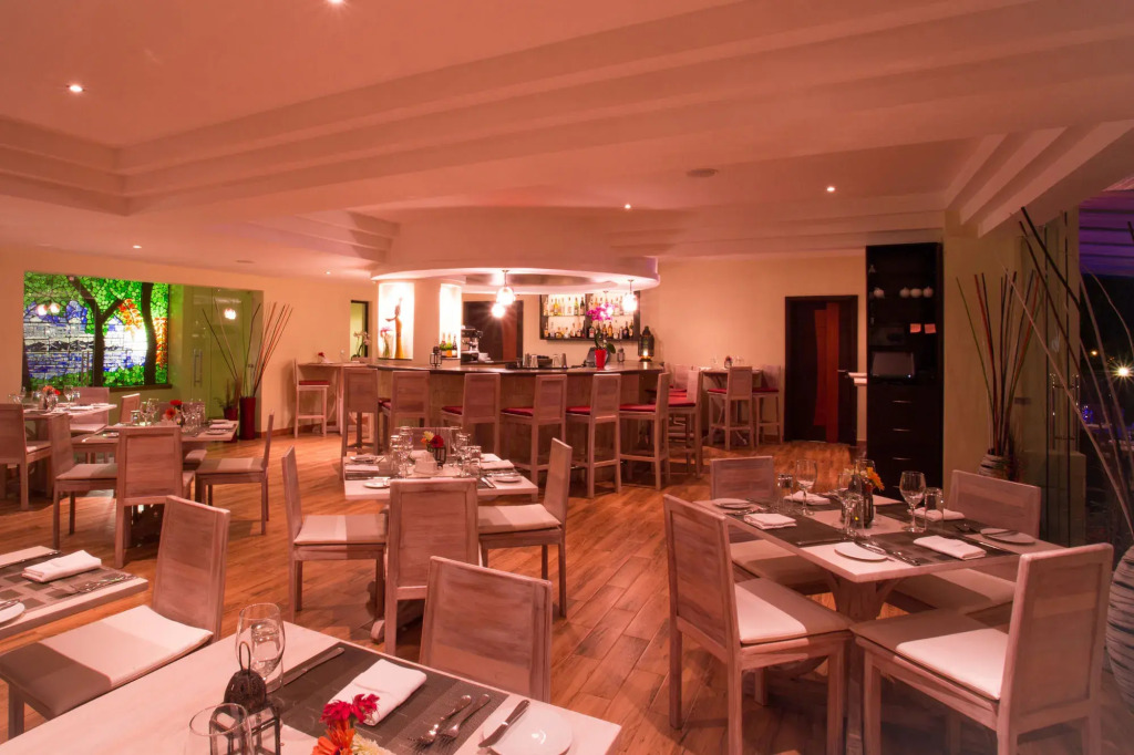 Bidwood Suite Hotel, Opposite Sarit Centre