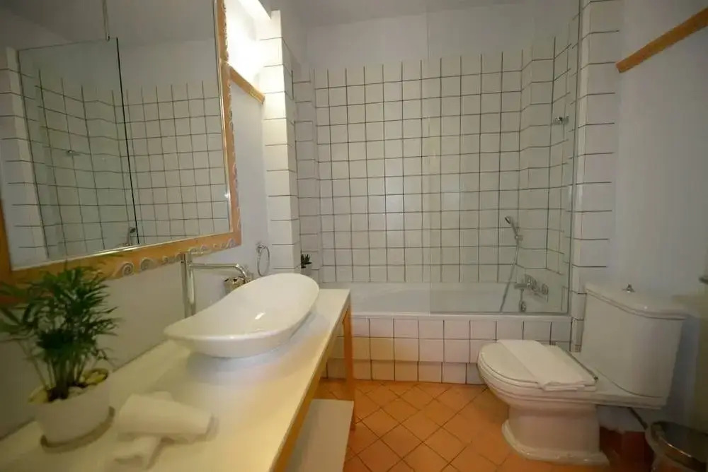 New Superb & Luminous 2 Bedroom Apartment