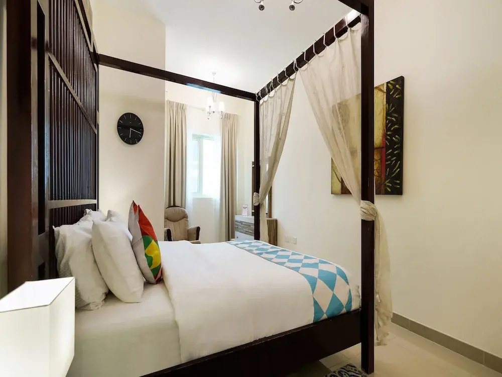 OYO Home 233 1BHK Marina Suites