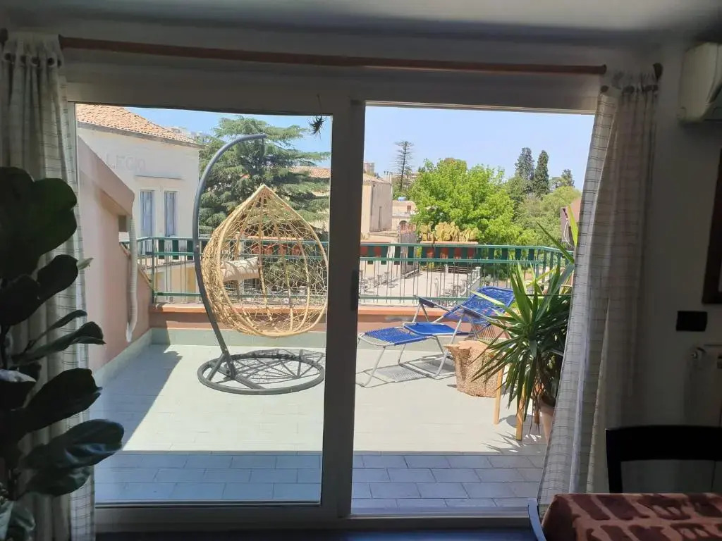 Bright and panoramic apartment in Aci center