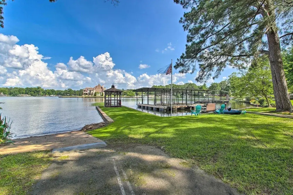 Deck, Boat Slip + Views: Lake Hamilton Cabin!