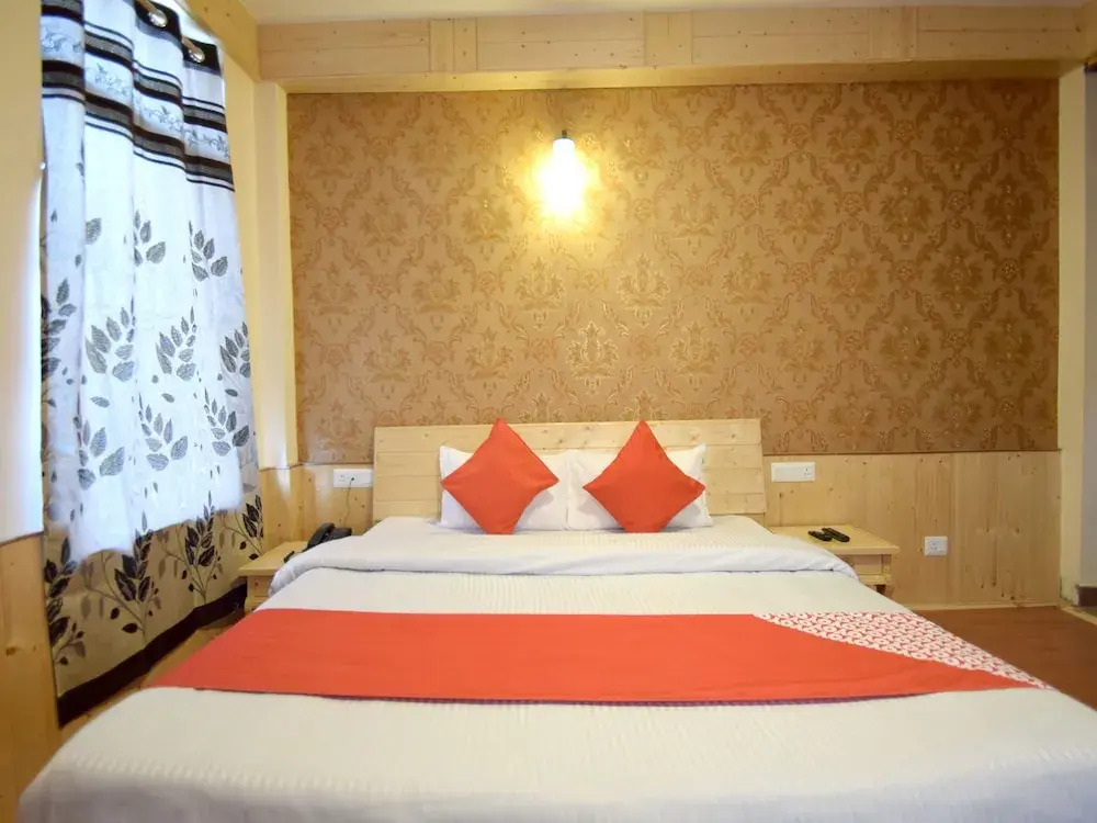OYO 12275 Crown Hospitality