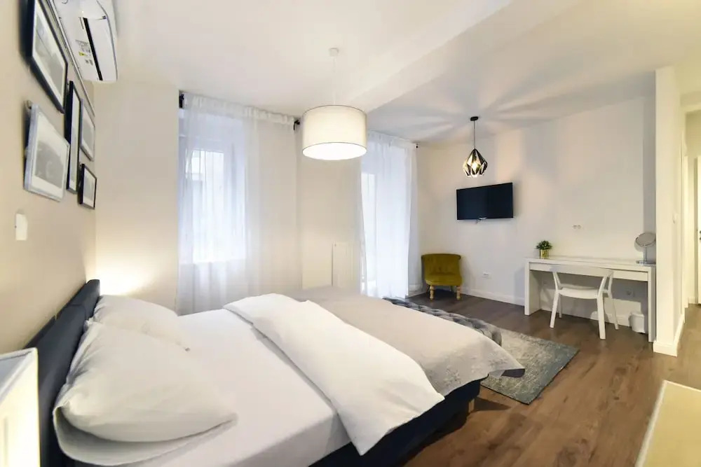 Premium Central Apartment & Room