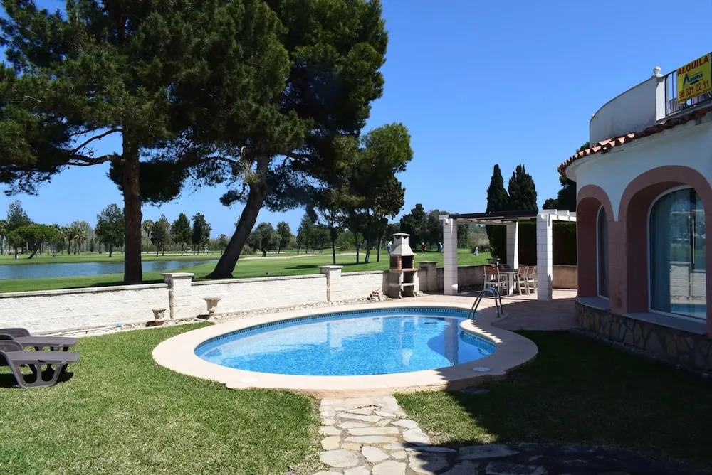 Ch1900 in Oliva With 4 Bedrooms and 3 Bathrooms