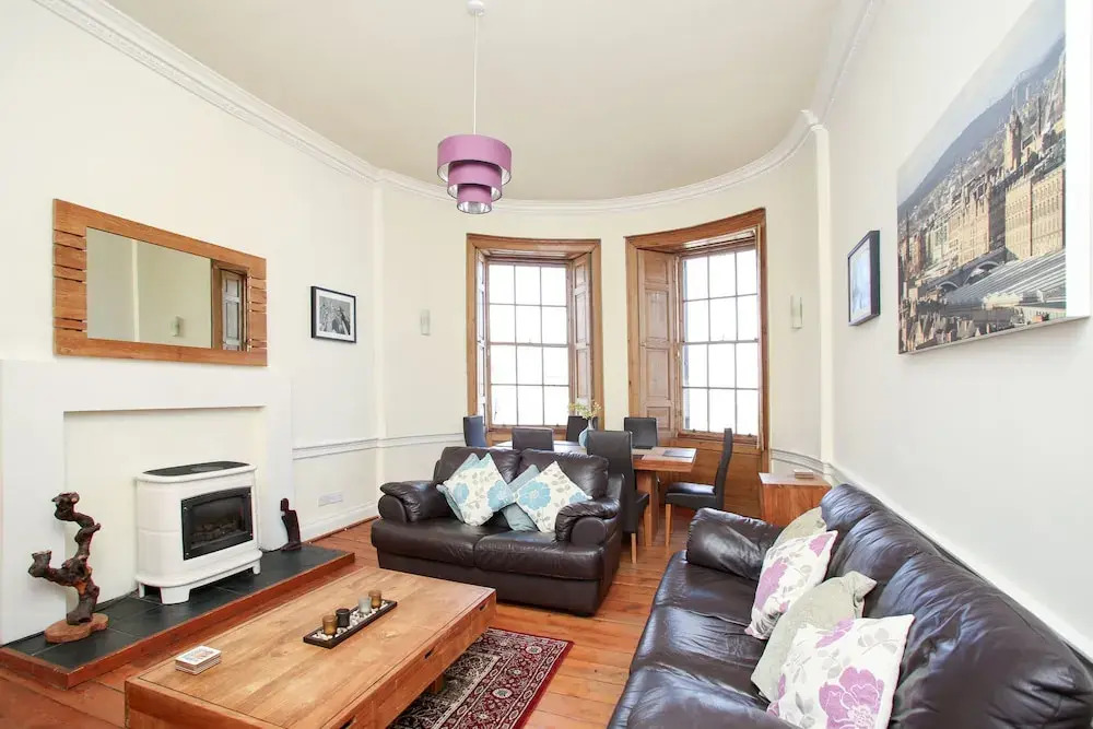 3 Bedroom Flat In Edinburgh City Centre