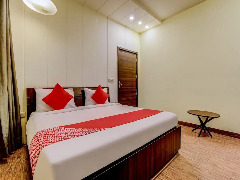 OYO Townhouse 281 Harsh Vihar Near M2K Cinemas Rohini