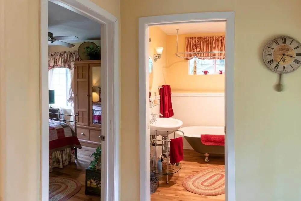 Romantic Rogue River Cottage ~ Near Del Rio Winery