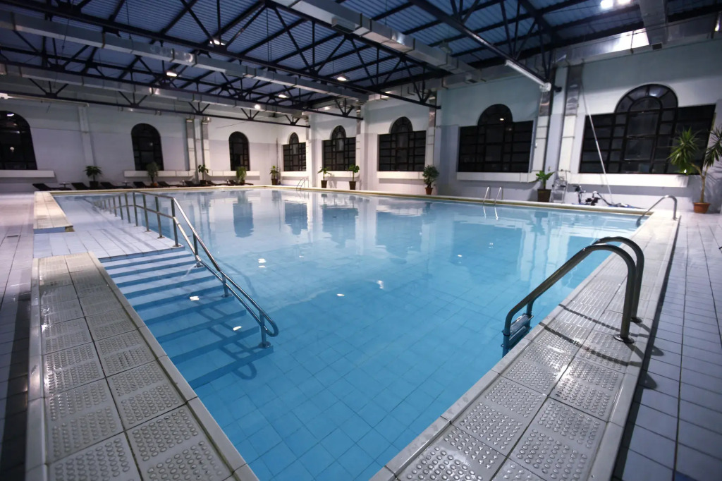 Отель Cross Apartments and Tours