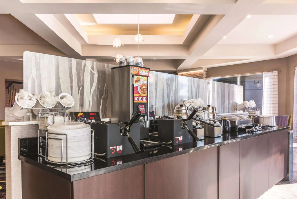 La Quinta Inn & Suites by Wyndham Shreveport Airport