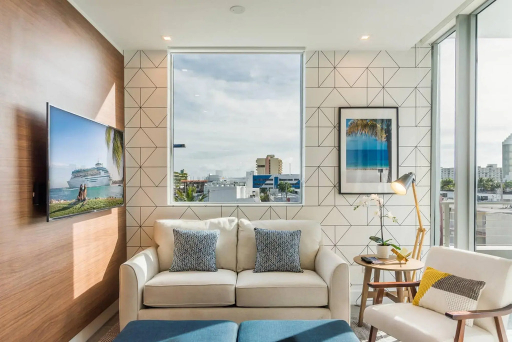 Luxury 2 bedroom apt in South Beach 301