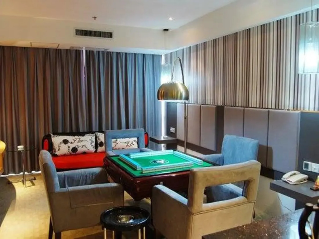 Wuhan Zhuo Yue Holiday Hotel