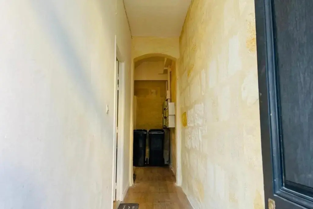 Furnished Studio in A Quiet Authentic Area Near All Amenities