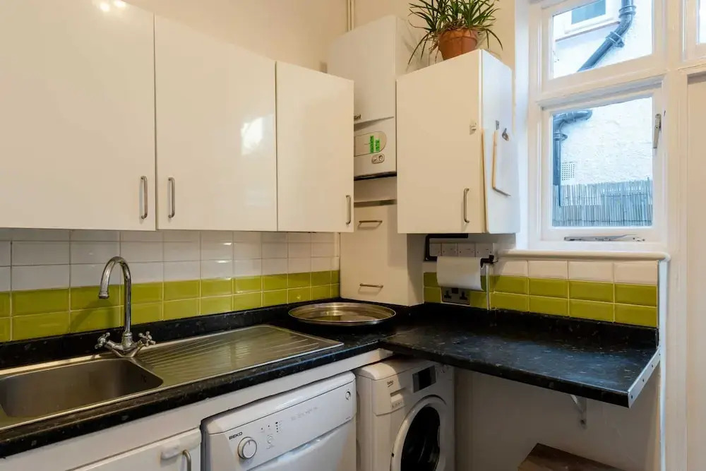 Lovely Home for 2 Near Station