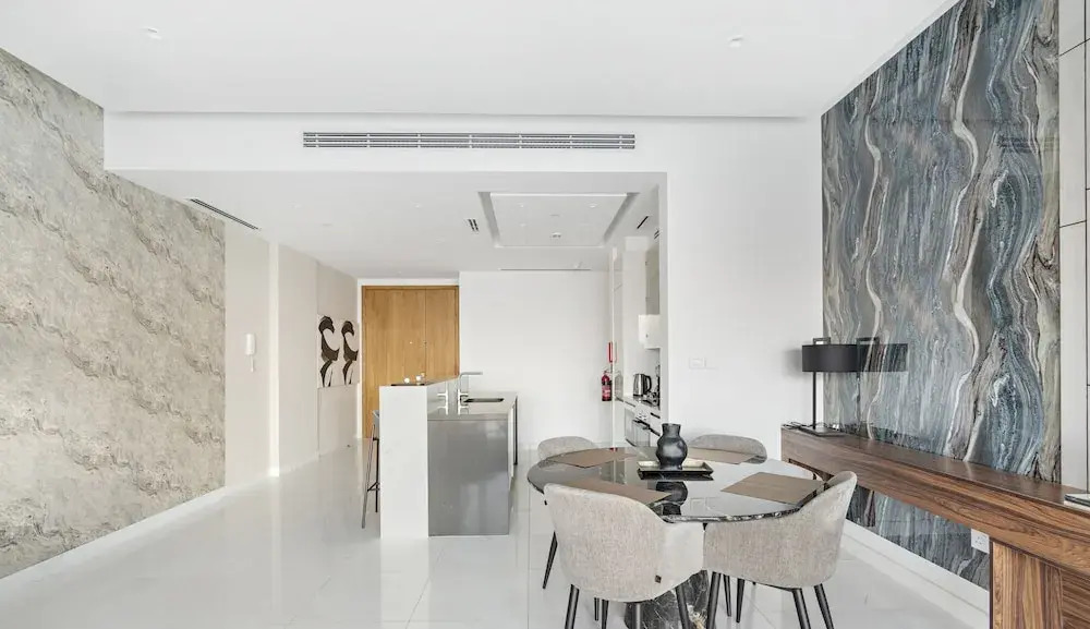 WelHome - Deluxe Apartment With Direct Access to the Beach