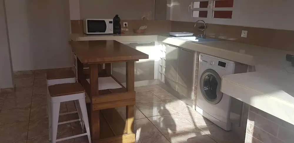 Apartment with One Bedroom in Le Gosier, with Wonderful Mountain View, Enclosed Garden And Wifi - 3 Km From the Beach