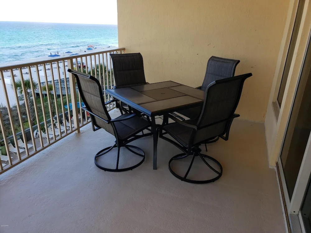 Cozy Condominium with Astonishing View from Spacious Balcony - Unit 0401 by RedAwning