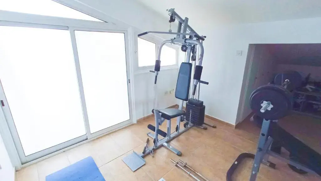 Luxury Maisonette Apartment -SEA VIEW, NETFLIX, GYM- 5 Min from Beach
