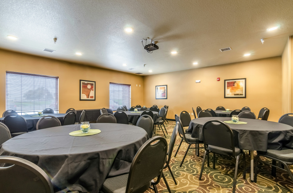 Cobblestone Hotel & Suites - McCook