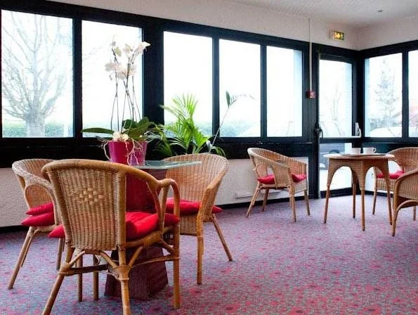 Egg Hotel Gonesse