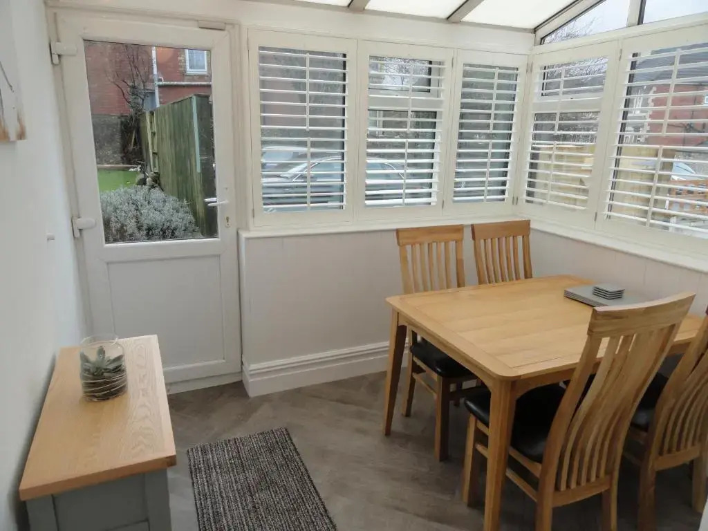 Homely and well appointed Priory Apartment by Cliftonvalley Apartments
