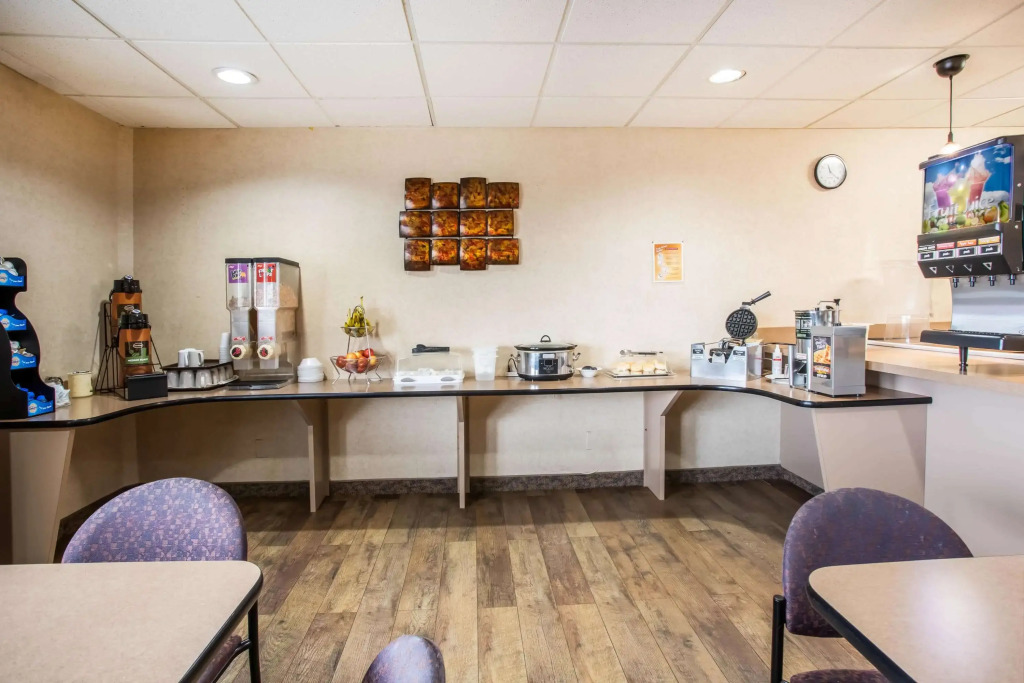 Travelodge by Wyndham Colorado Springs Airport - Peterson SFB