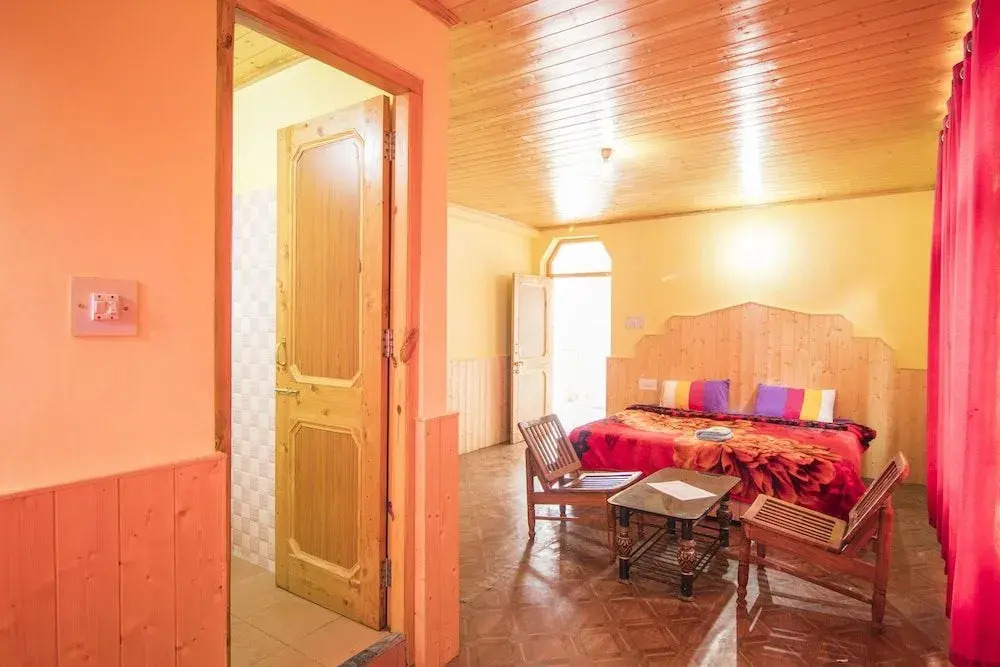Giriraj Guest House