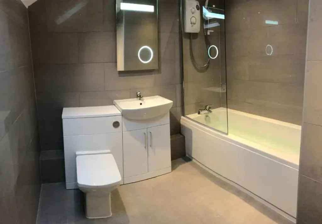 Apartment 5, Cornerhouse Apartments
