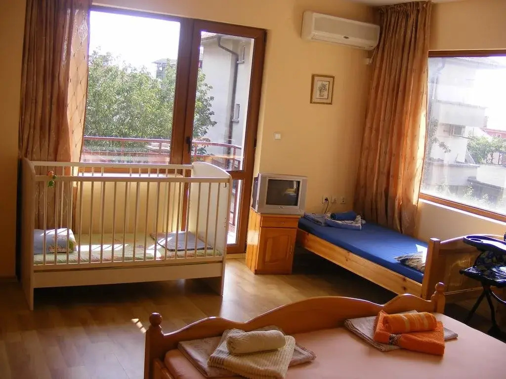 Zora Guest House