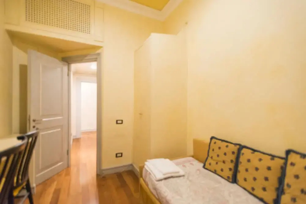 lolART  luxury at Spanish Steps