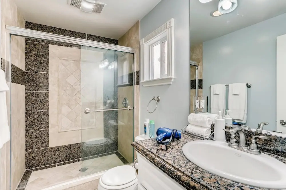 Awesome Family Friendly Beach Home - 1 Block To Ocean - 3BR/2BATH - Self Check In! (C1)
