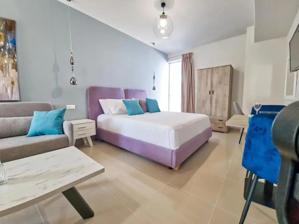 Epipleon Luxury Suites -104- Δωμάτιο 35τμ με βεράντα 35τμ μπροστά στη θάλασσα