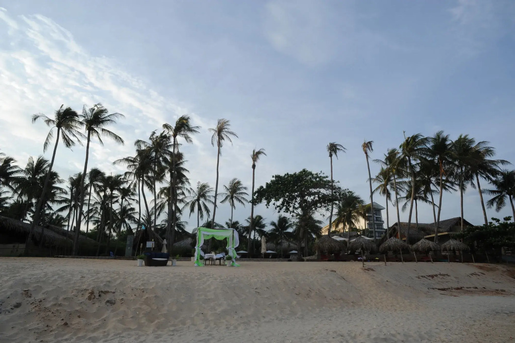 Aroma Beach Resort and Spa