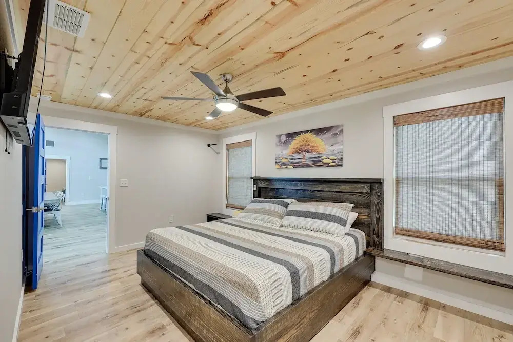 Riverfront 'caddo Shack' Home w/ Views & Fire Pit