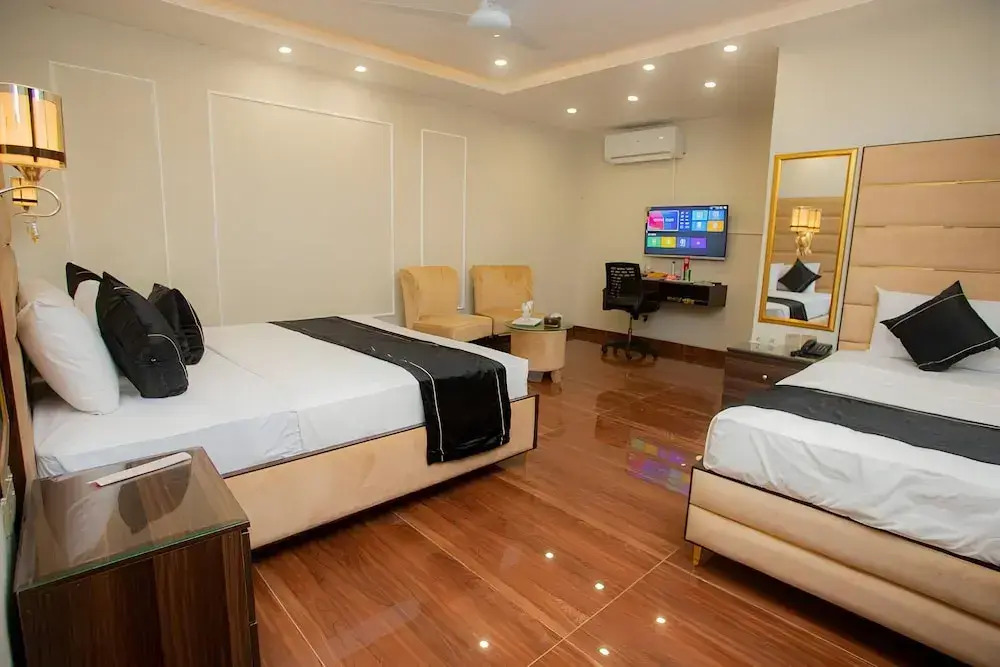 Hotel white season Gulberg