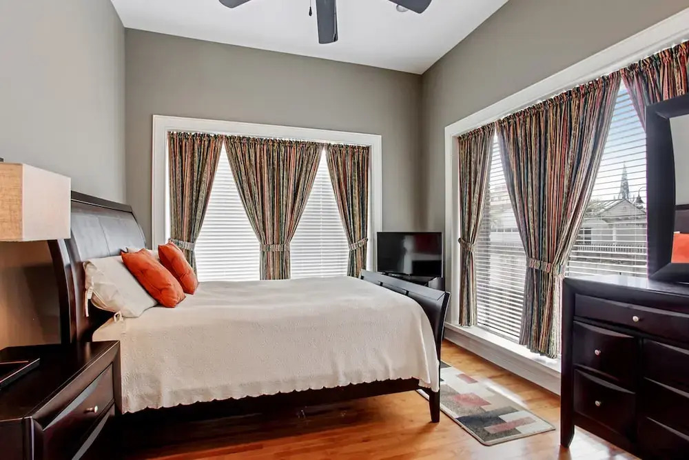 300 Drayton Condo 4 Bedrooms 3.5 Bathrooms Condo