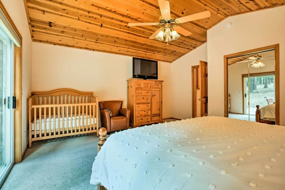 Hot Tub Access, Near Skiing: Tahoe Donner Cabin