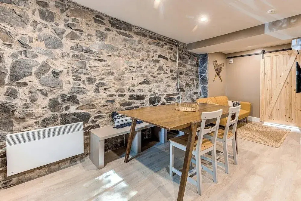 Beautiful Vieux Quebec 2 Bed Apt