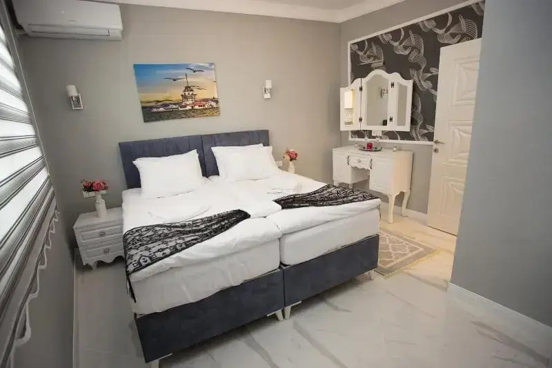 Little Palace Blue Apartment