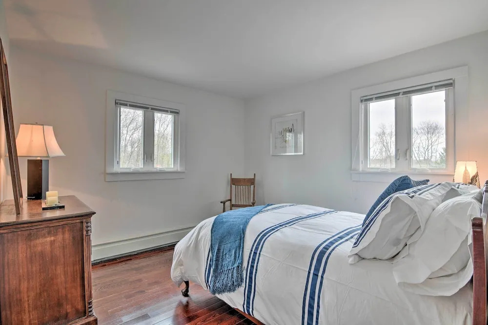 Lovely Highland Home w/ Pool & Hot Tub!