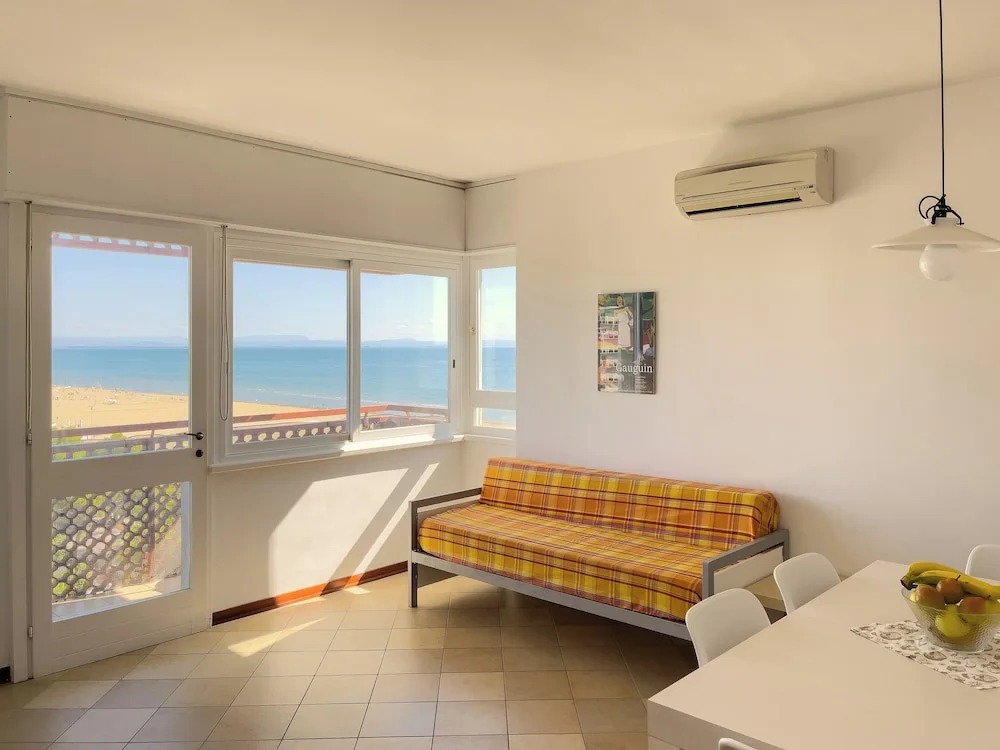 Seafront Apartment on the Promenade