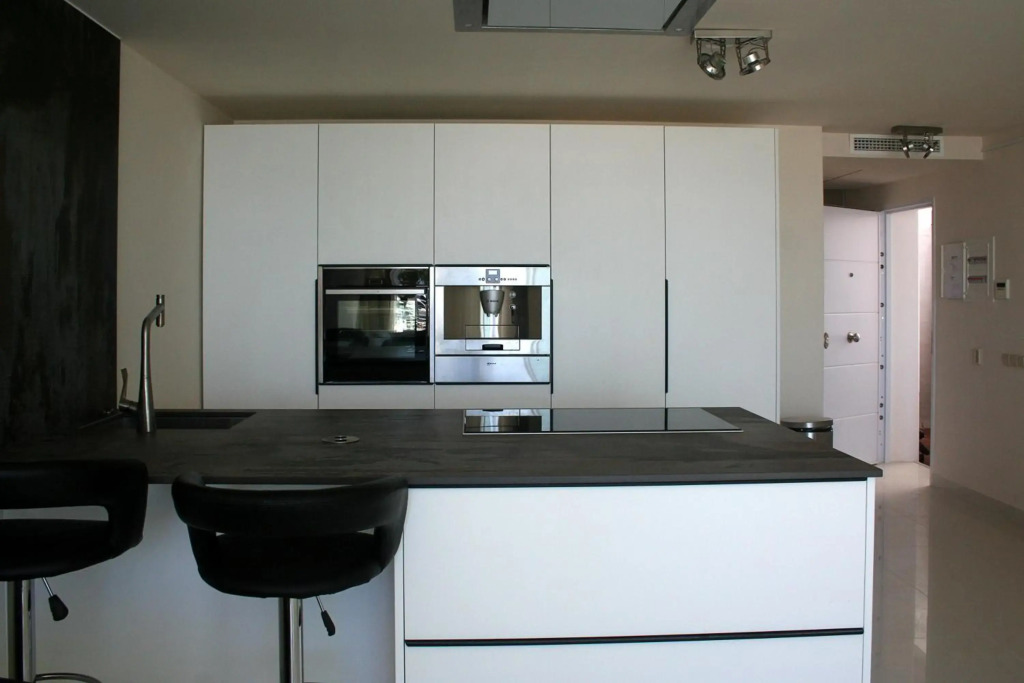 Front Port Line Sleeps 6