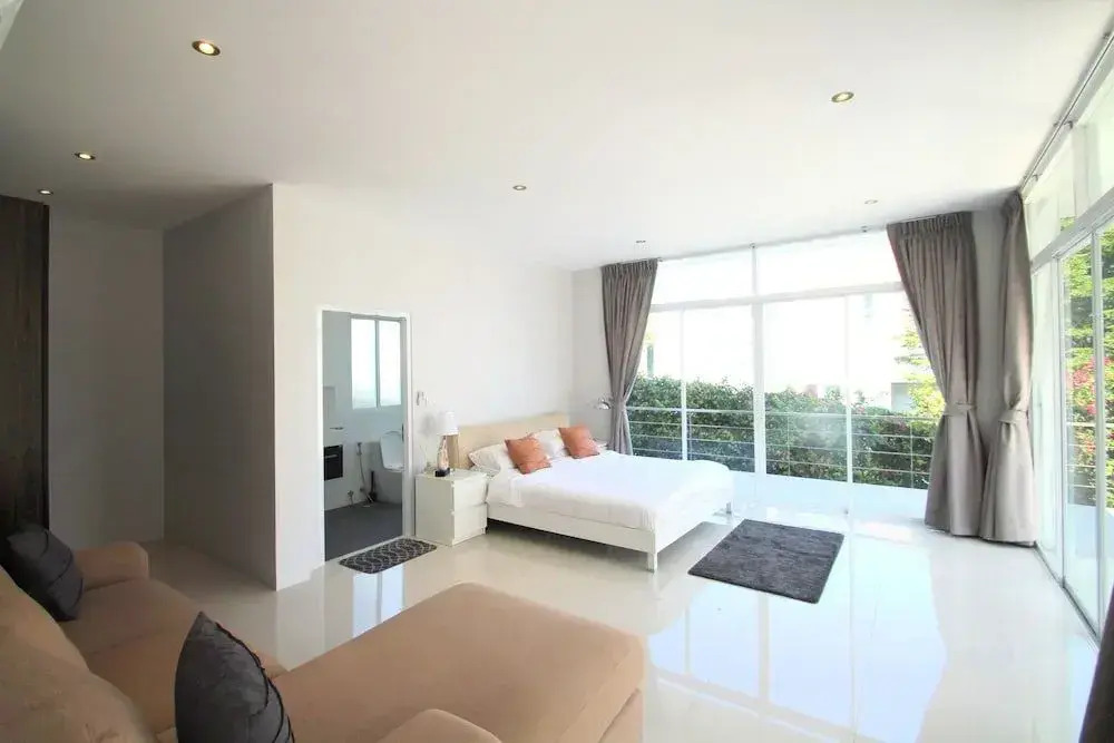 Hua Hin 5 Bedrooms Mansion B3
